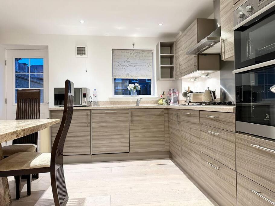 Serene Home Ideally Connected To Central London Bromley Exterior photo