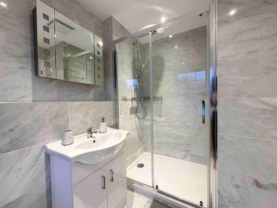 Serene Home Ideally Connected To Central London Bromley Exterior photo