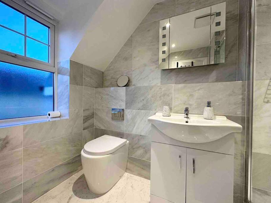 Serene Home Ideally Connected To Central London Bromley Exterior photo